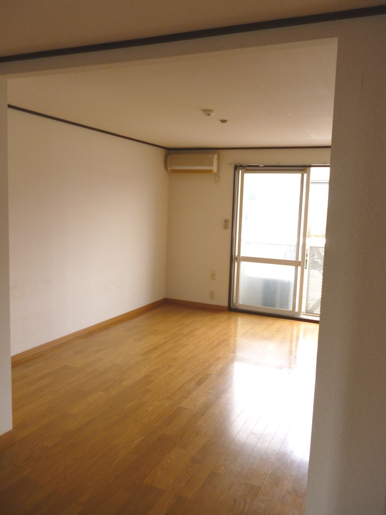 Living and room. *cross ・ Flooring current state priority