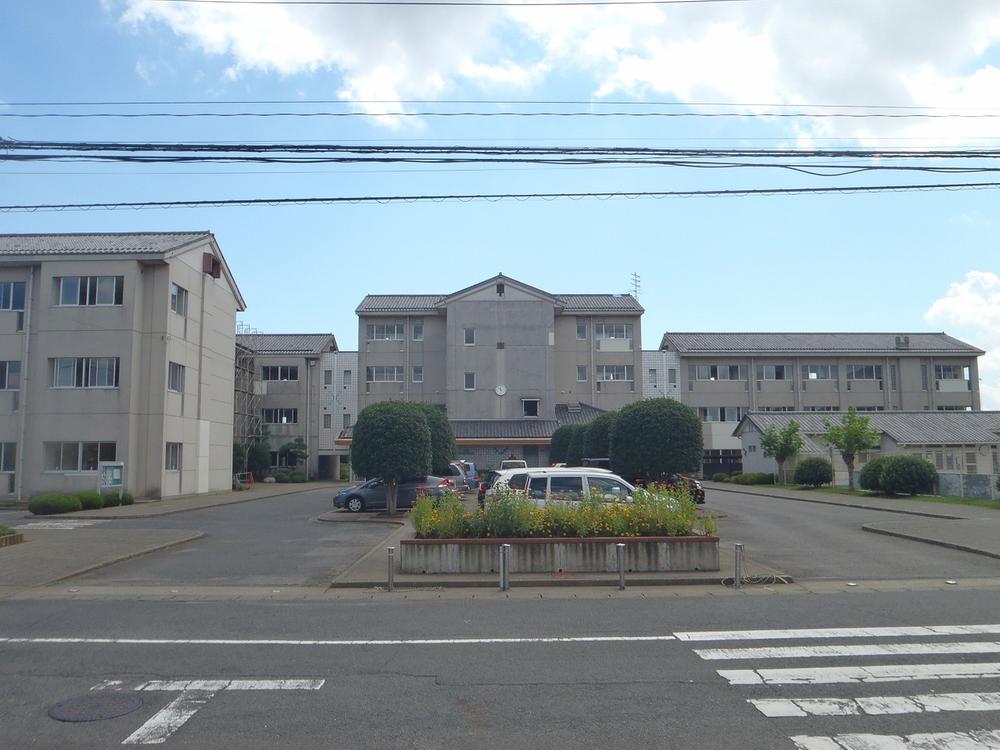 Primary school. Hitachinaka 227m to stand outfield elementary school
