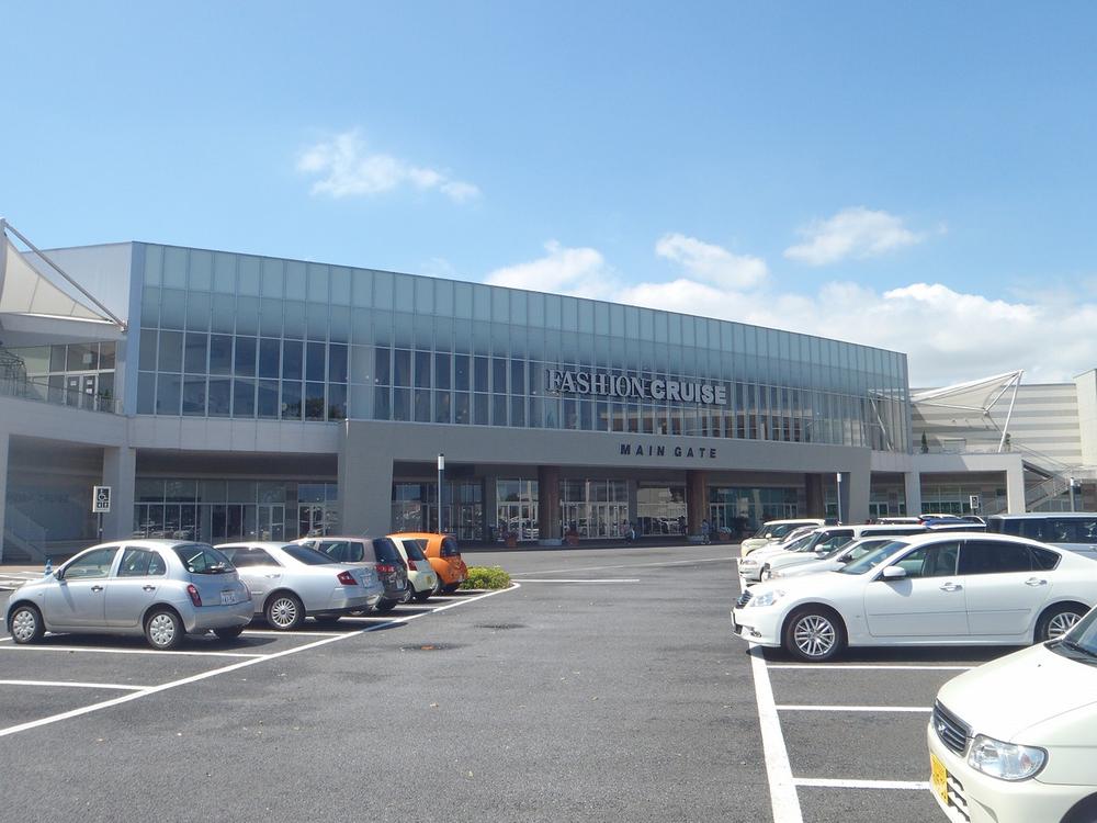 Shopping centre. 1326m to fashion Cruise Newport Hitachinaka