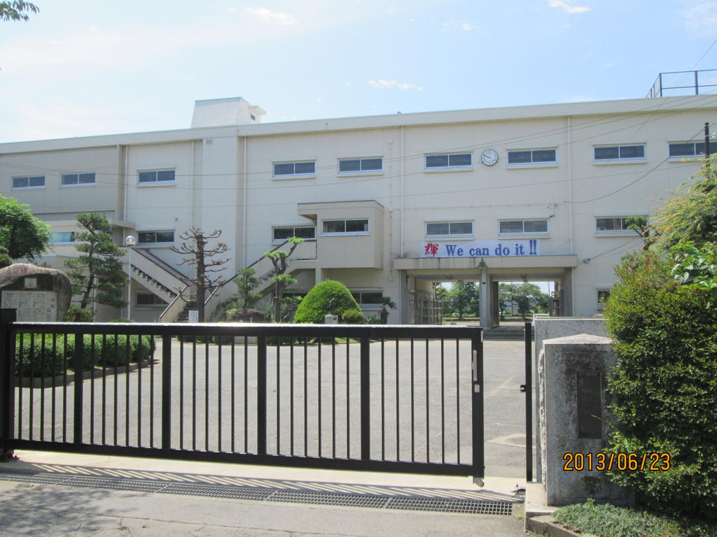Junior high school. Hitachinaka Municipal Katsuta first junior high school (junior high school) up to 1221m