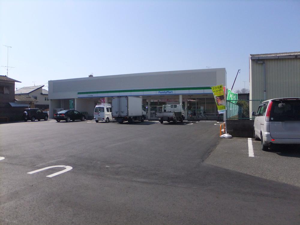 Convenience store. 1500m to FamilyMart