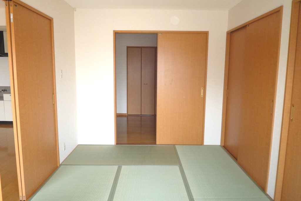 Living and room. Ensure a comfortable space in the continued Japanese and Western is