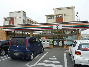 Convenience store. Seven-Eleven Hitachinaka Nagahori store up (convenience store) 812m