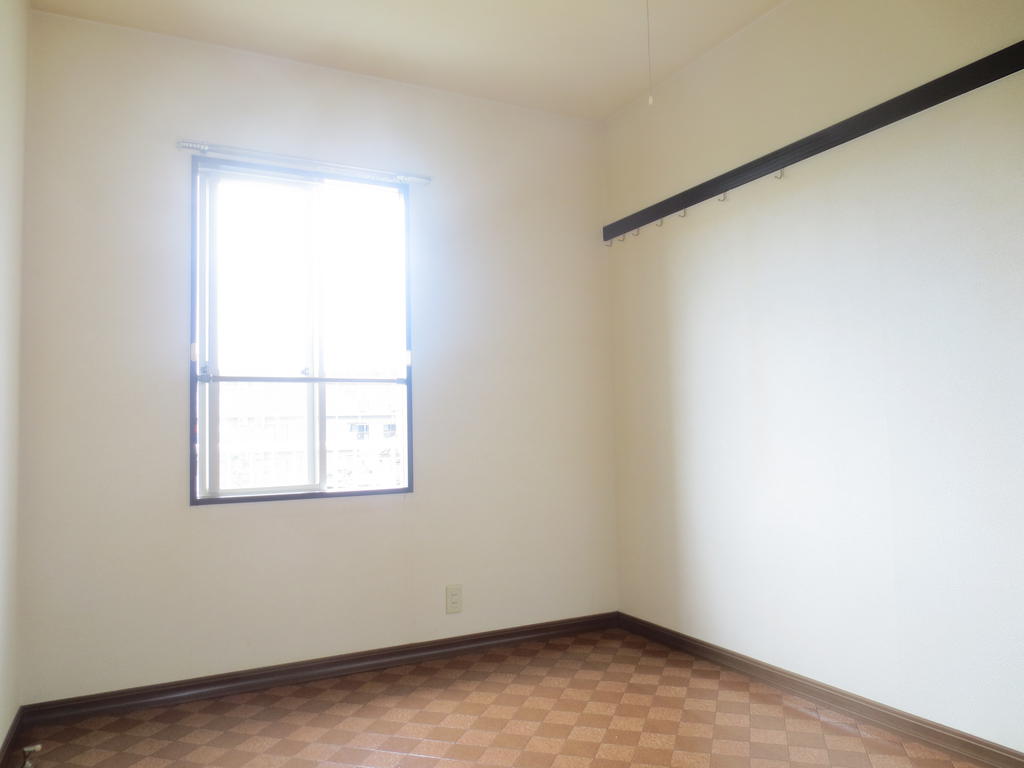 Other room space. Western-style 4.5 Pledge