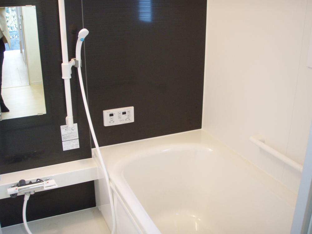 Same specifications photo (bathroom). This spacious spacious bath You calm. 