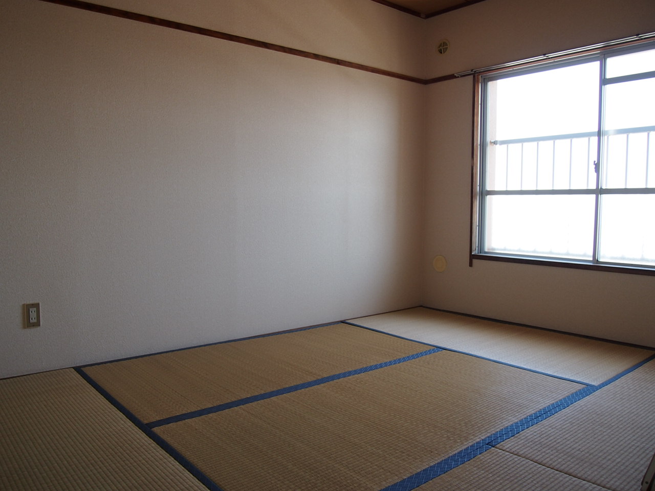 Living and room. North Japanese-style room 6 Pledge