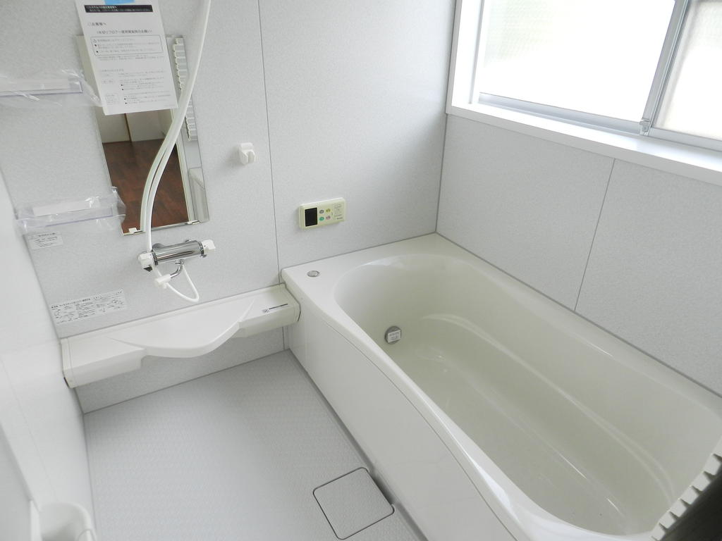 Bath. 1 square meters bathroom