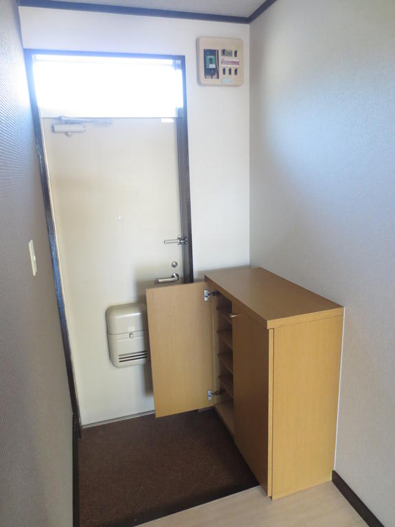 Entrance. Entrance ・ Shoe box