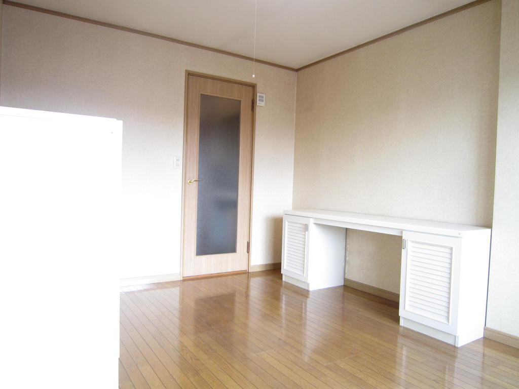 Living and room. Bed ・ Receipt