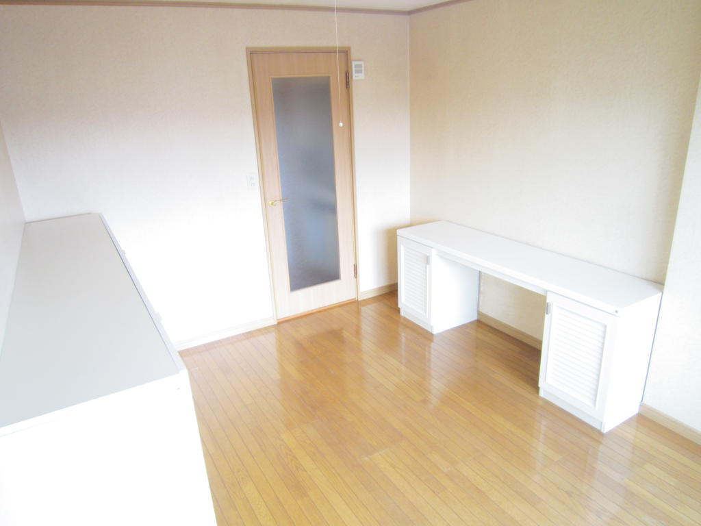 Living and room. Western-style 7 Pledge