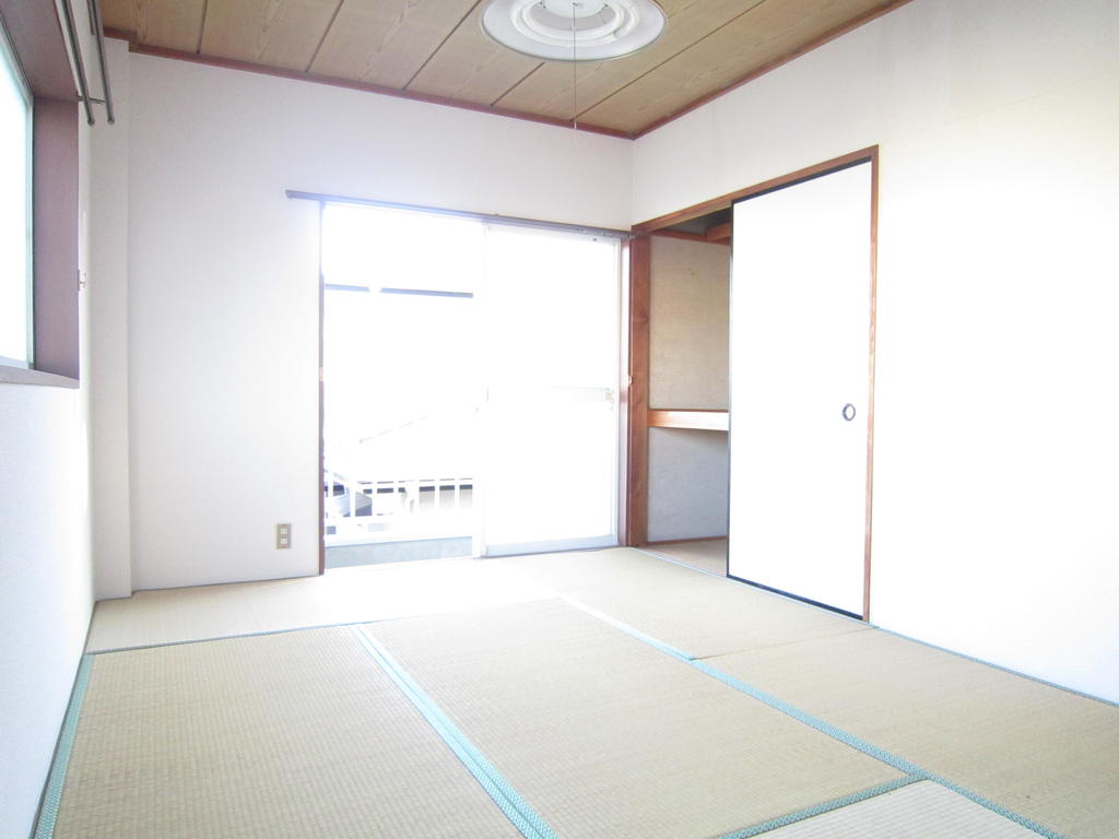 Living and room. Japanese-style room ・ Two-sided lighting