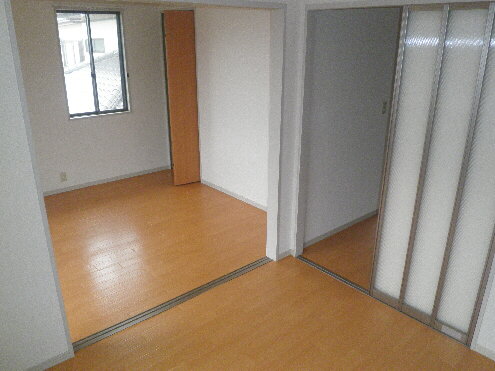 Other room space. There partition that can be selectively used in the TPO