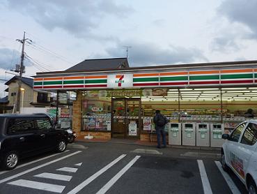 Convenience store. Seven-Eleven Hitachinaka Tonoyama the town store (convenience store) to 589m