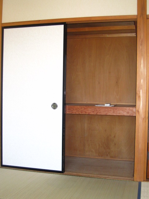 Receipt. Japanese-style room Armoire