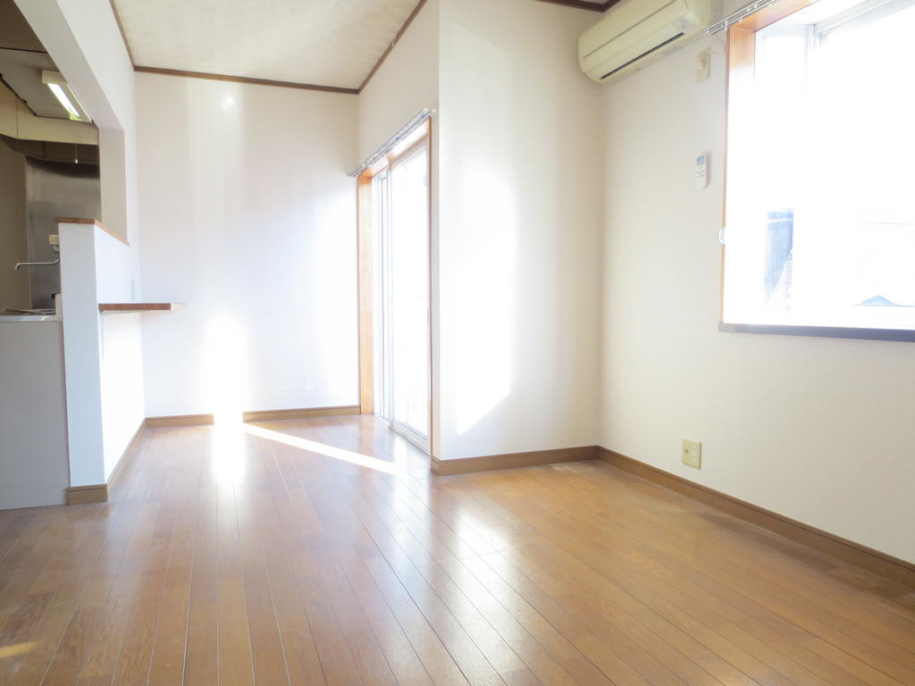 Living and room. Western-style 8.2 Pledge