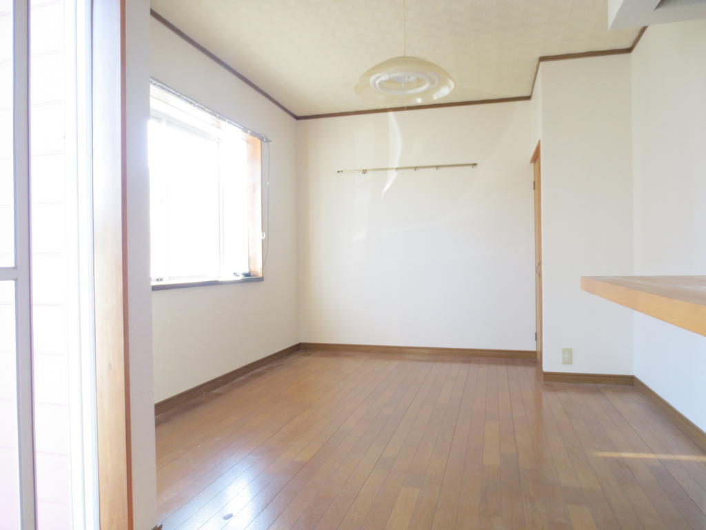 Living and room. Western-style 8.2 Pledge