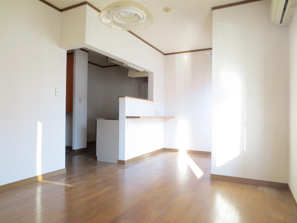 Living and room. Western-style 8.2 Pledge