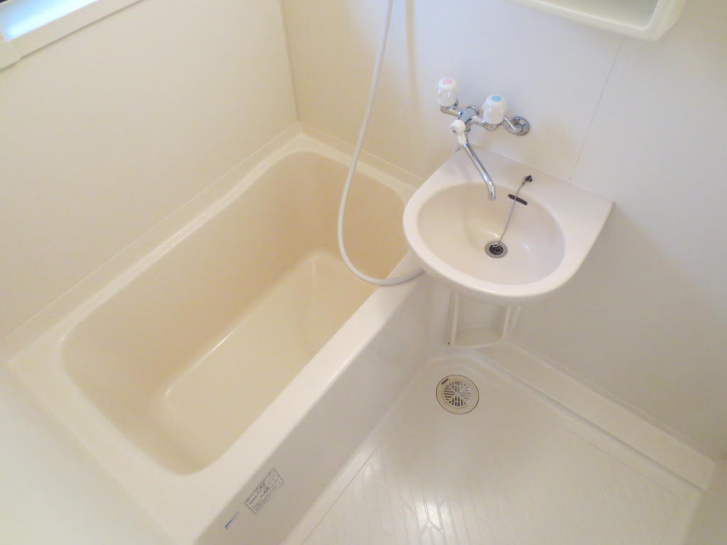 Bath. bathroom ・ With window