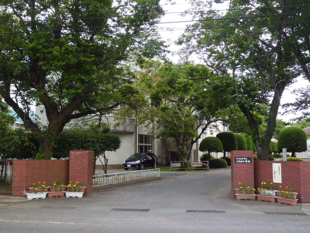 Primary school. 1341m to Hitachinaka Municipal Santanda elementary school (elementary school)