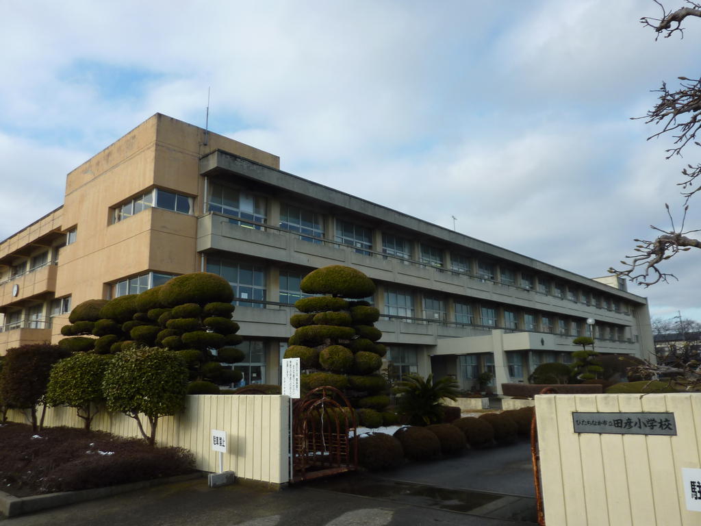 Primary school. 830m to Hitachinaka Municipal Tabiko elementary school (elementary school)