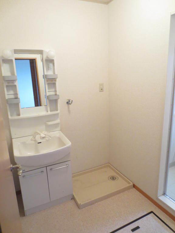 Washroom. Shampoo dresser ・ Indoor Laundry location
