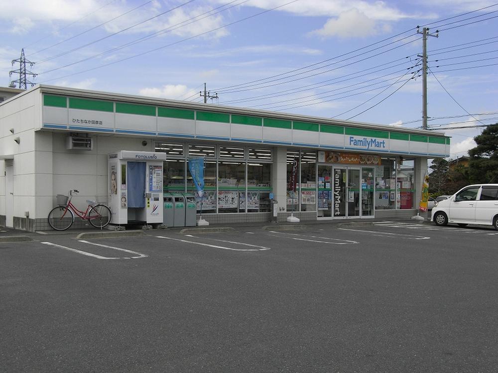 Convenience store. 462m to FamilyMart Hitachinaka Tabiko Kitamise