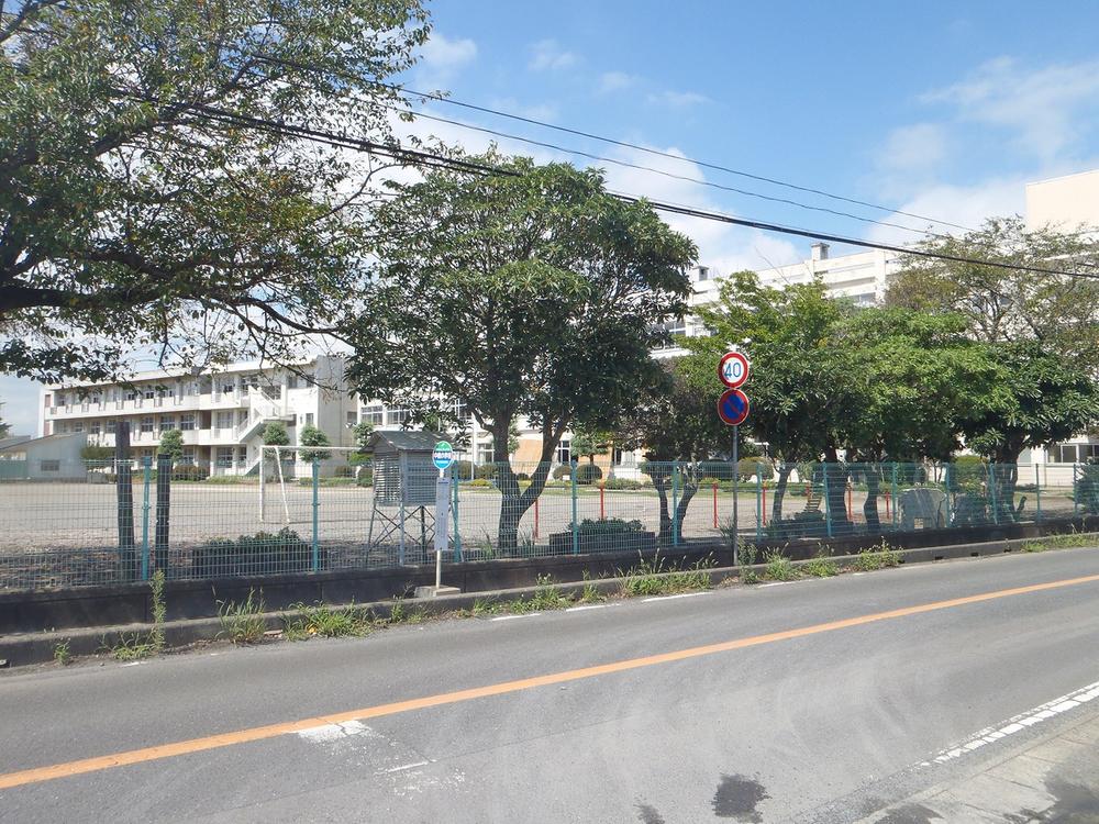 Primary school. Hitachinaka Municipal Nakane to elementary school 1231m