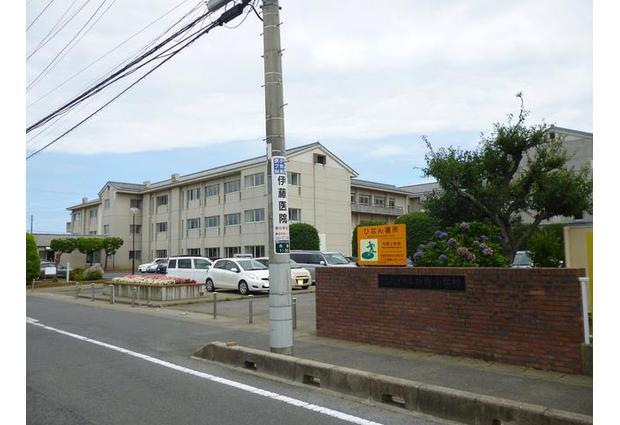 Primary school. 560m to the outfield elementary school