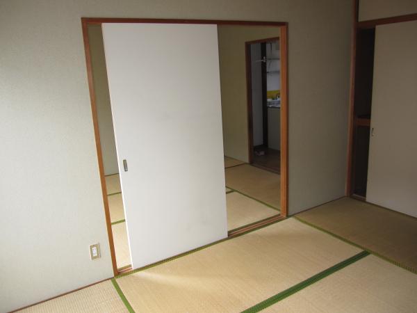 Living and room. Partition door