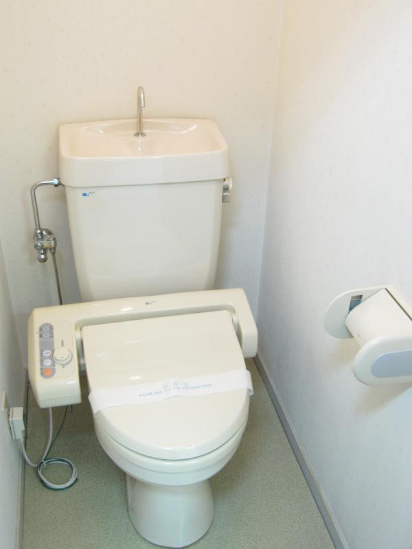 Toilet. Bidet