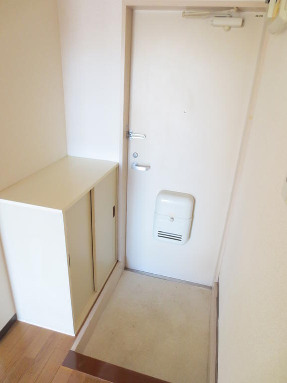 Entrance. Entrance ・ Shoe box