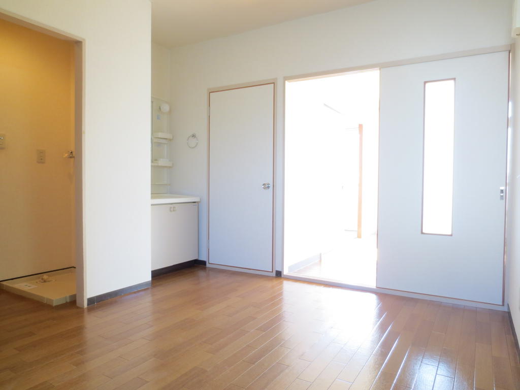 Living and room. DK6.9 Pledge