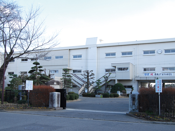 Surrounding environment. Hitachinaka Municipal Katsuta first junior high school (about 1050m ・ A 14-minute walk)