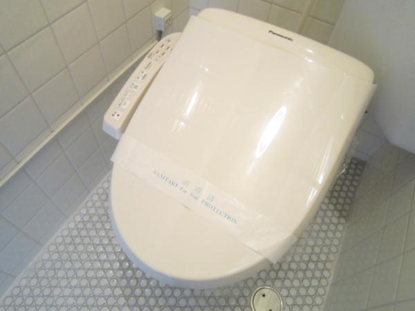 Toilet. Bidet Enter the new