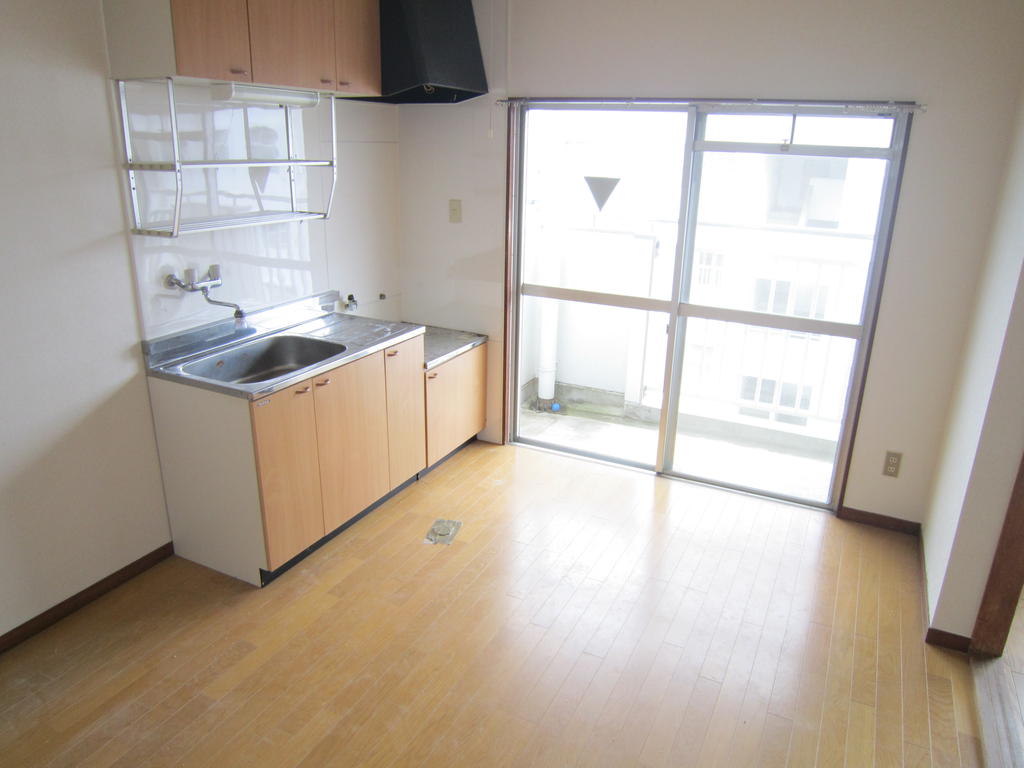 Kitchen. Flooring