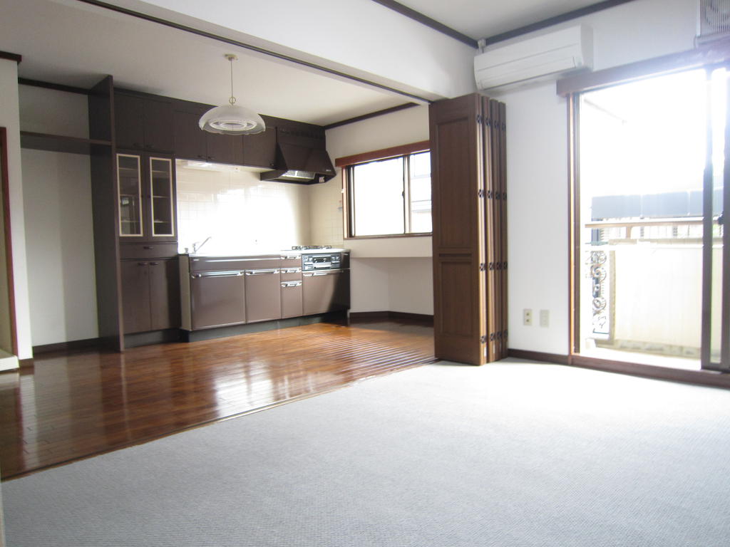 Living and room. kitchen ・ Western style room ・ Yang per good