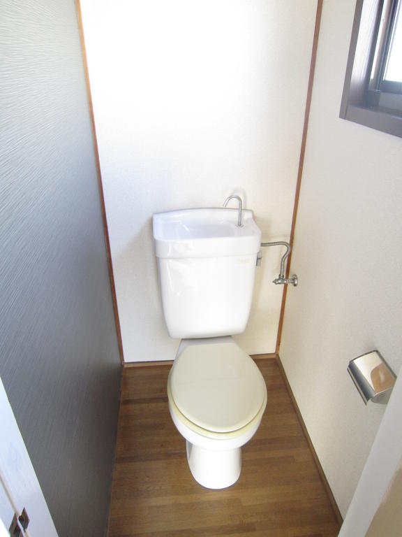 Toilet. toilet ・ With window