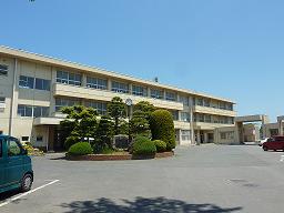 Junior high school. Hitachinaka Municipal Katsuta second junior high school (junior high school) up to 1207m