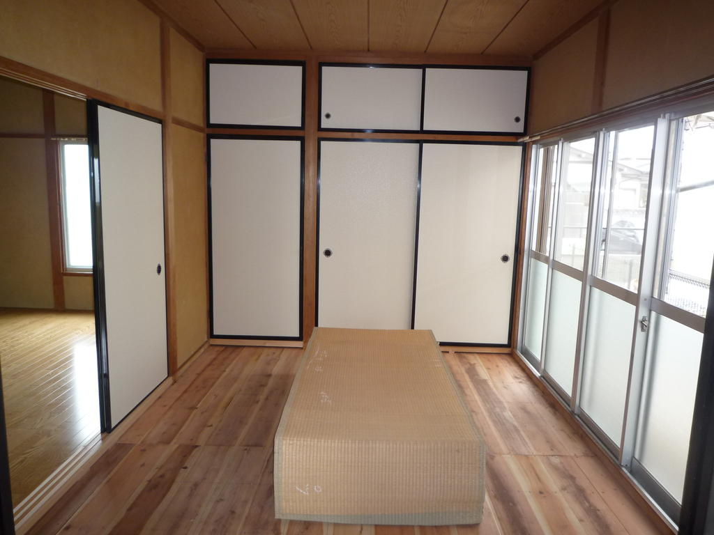 Other room space. Plug laid tenants during the tatami. 