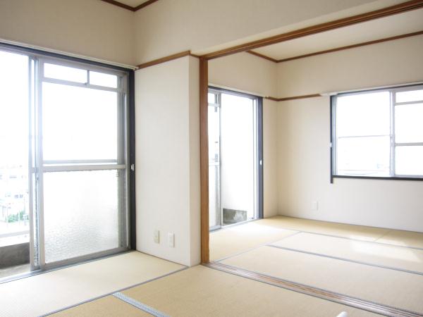 Living and room. Japanese-style room Japanese-style room window