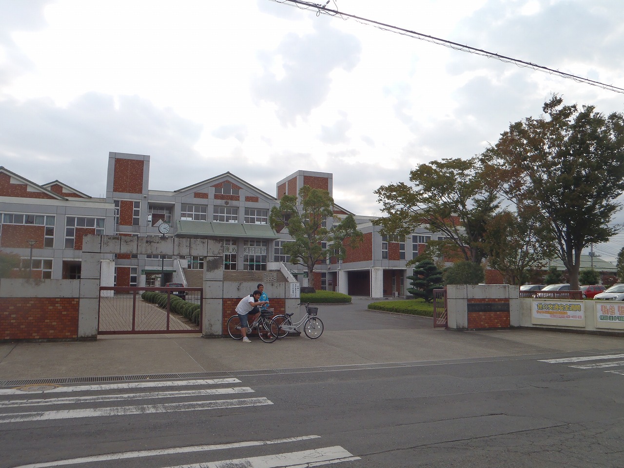 Junior high school. Hitachinaka Municipal Tabiko junior high school (junior high school) up to 1300m