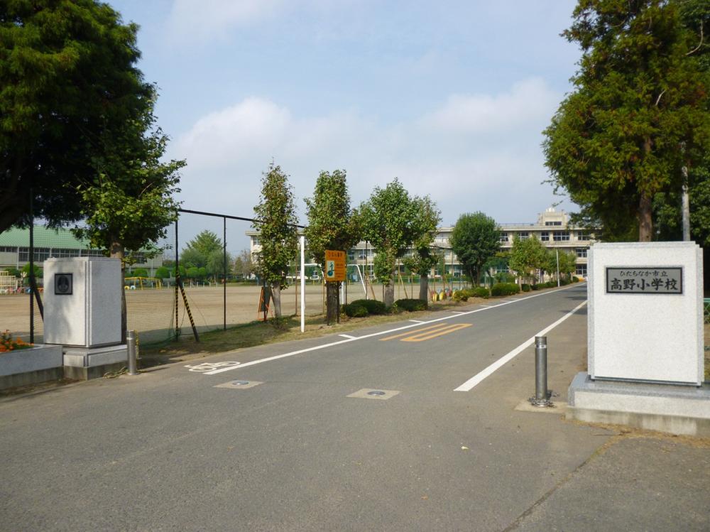 Primary school. 1100m to Takano Elementary School