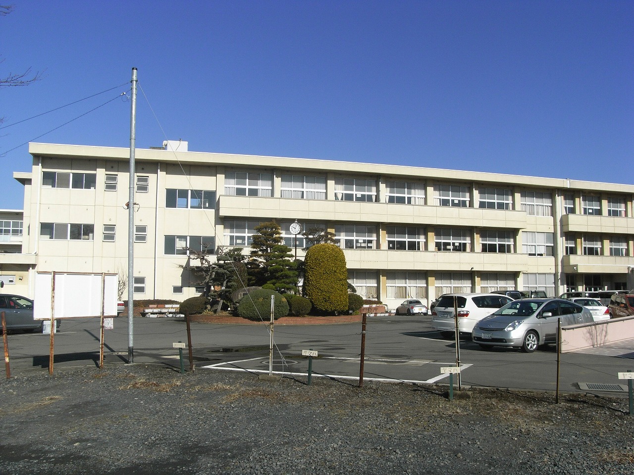Junior high school. Hitachinaka Municipal Katsuta second junior high school (junior high school) up to 710m