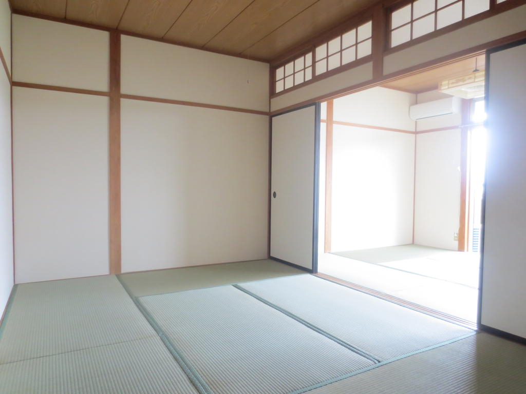 Living and room. Japanese-style room 2 rooms