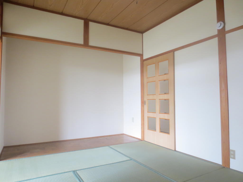 Other room space. Japanese-style room ・ Plates