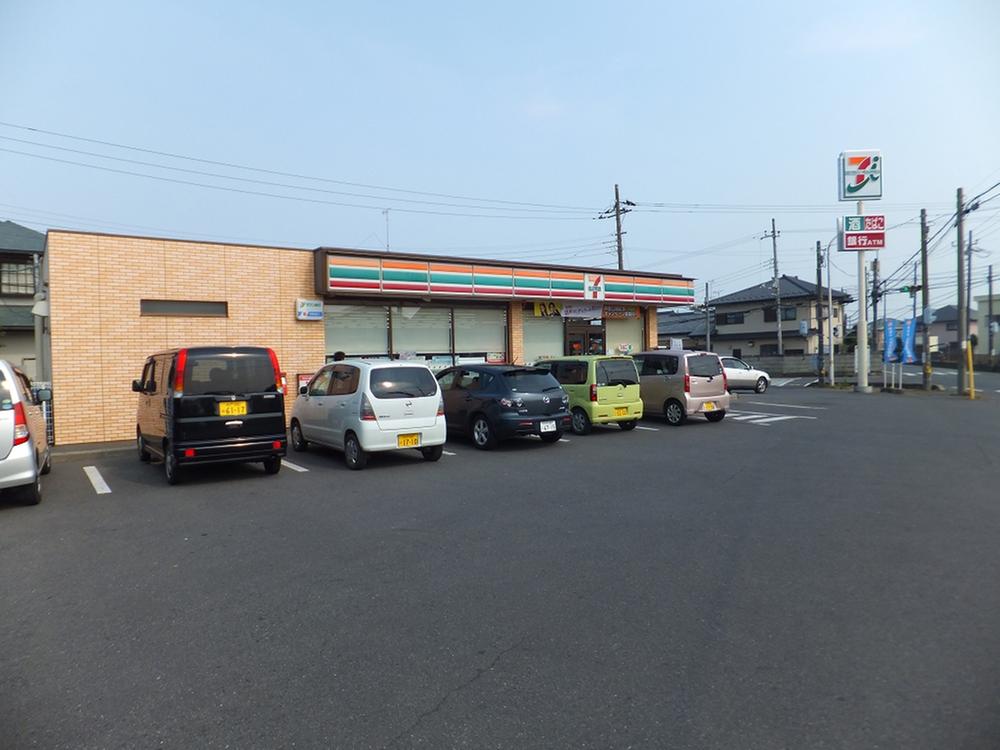 Convenience store. 335m to Seven-Eleven Hitachinaka Hiraisotohara the town shop
