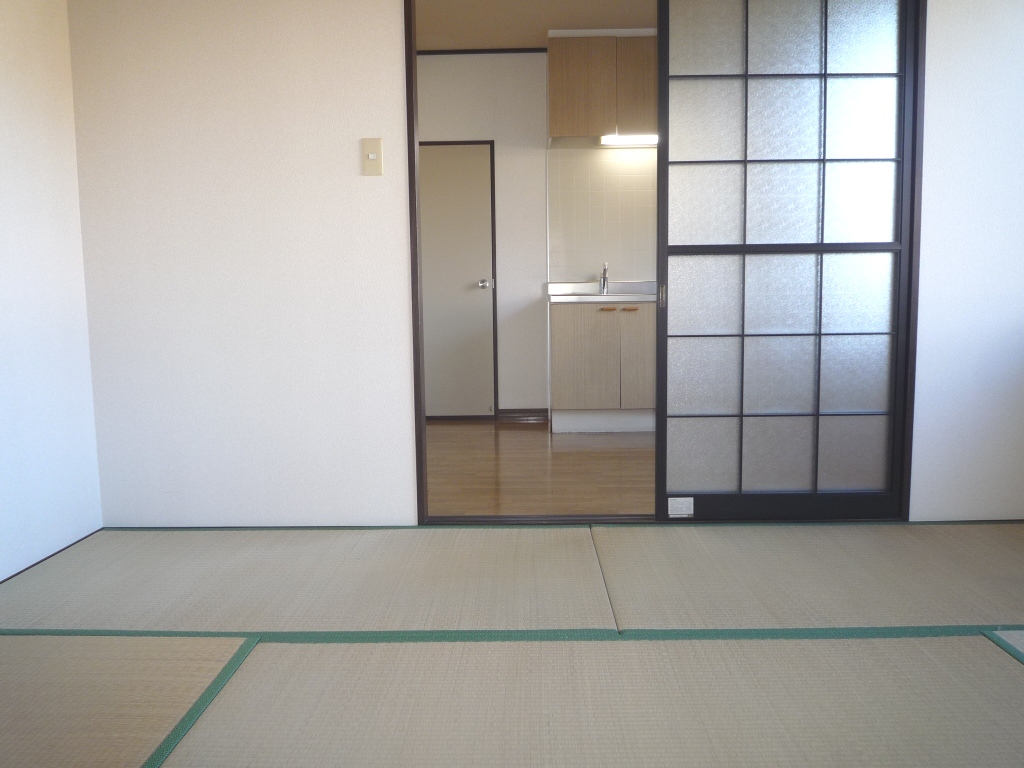 Living and room. North Japanese-style room 6 Pledge