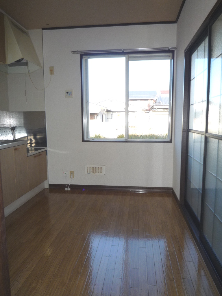 Kitchen. With window to the kitchen