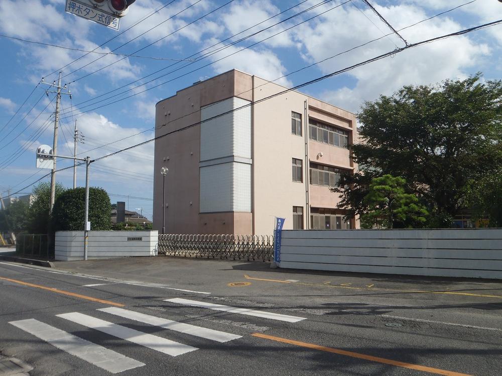Primary school. Hitachinaka 1952m until the Municipal Sano Elementary School