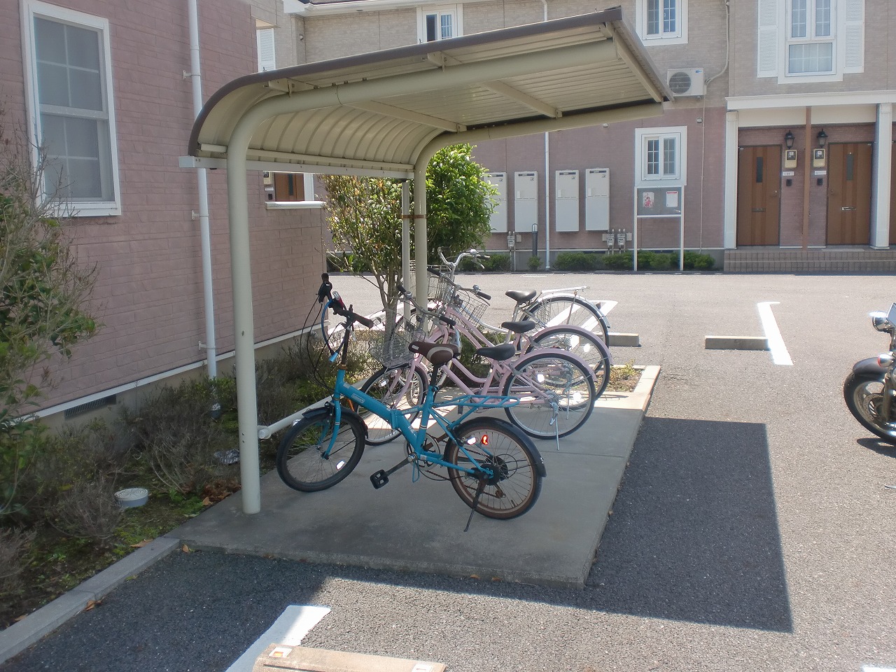 Other common areas. Bicycle-parking space. 
